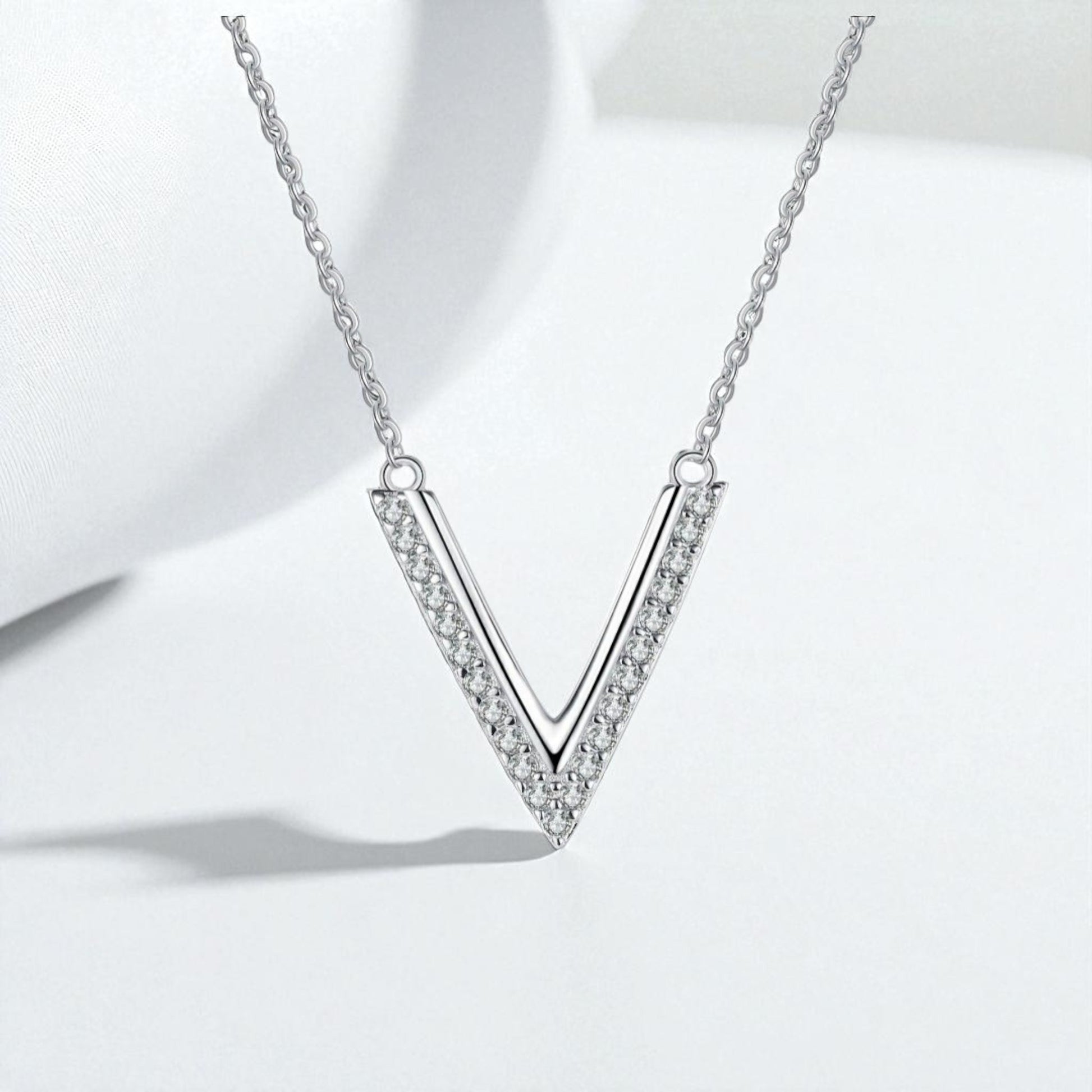 StarGems® Elegance – V-Form Moissanit Silber-Platin Halskette - STILEDEL